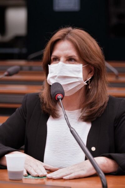 Deputada Carmen Zanotto aposta em repasses e na desoneração para aprovar PL do Piso